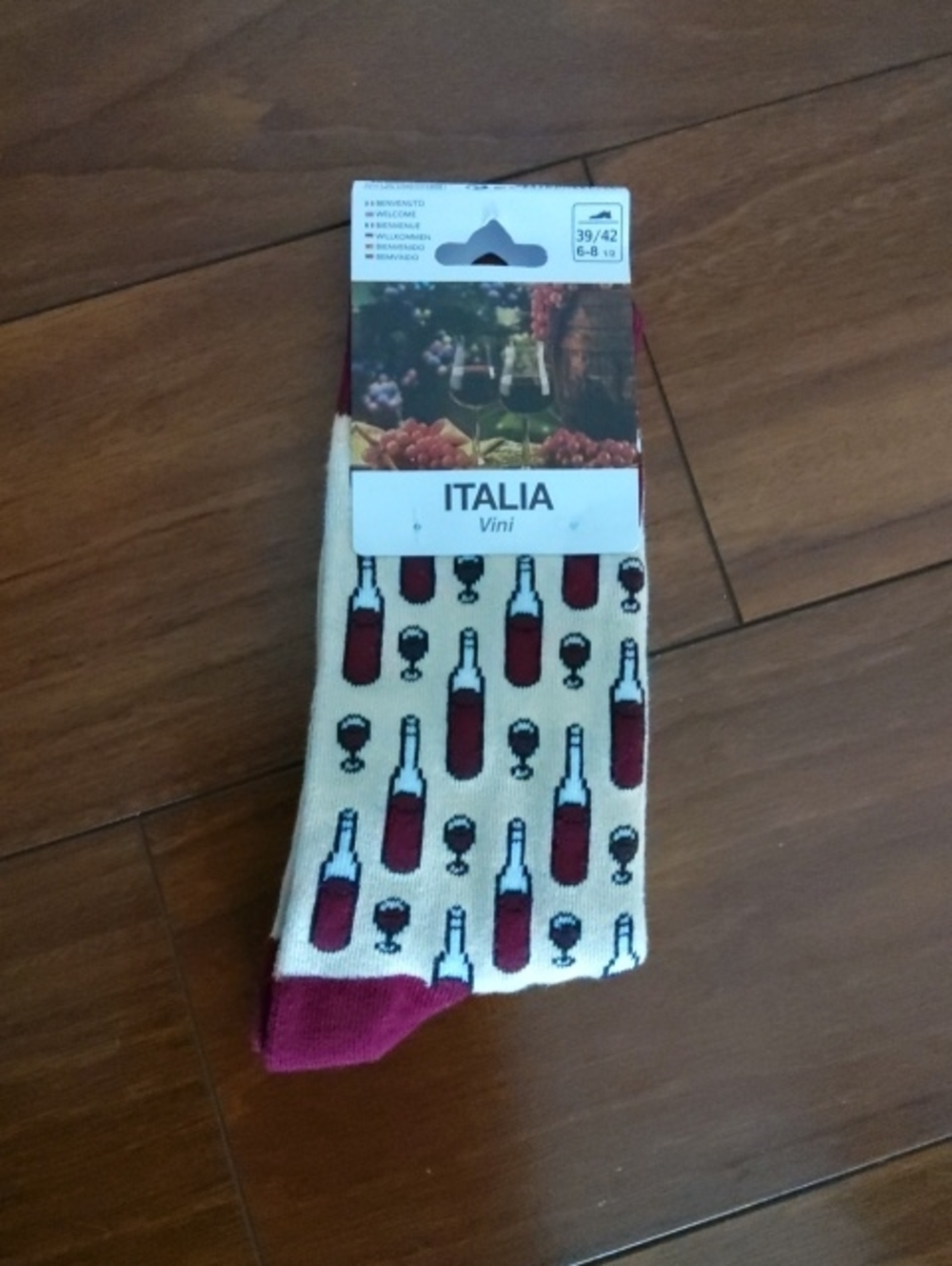 💥NEW💥Unisex Wine Bottle Pattern Cream Socks